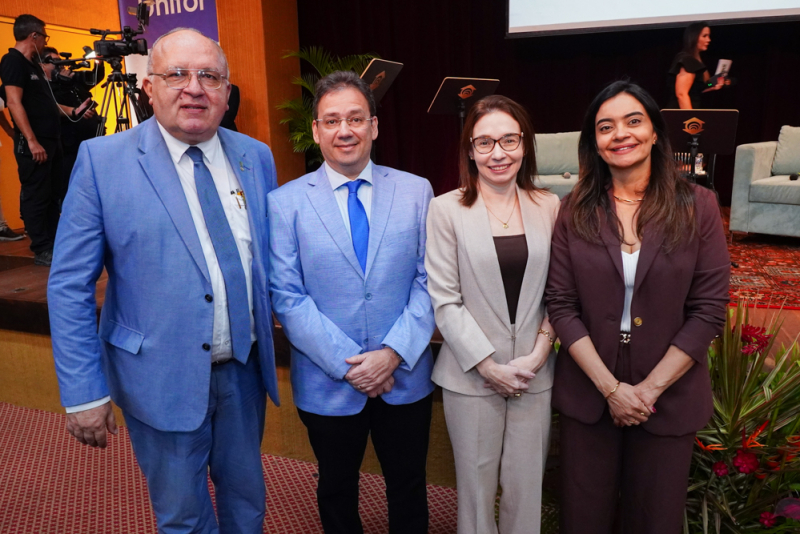 Diálogo Institucional - Aula Magna com ministro Teodoro Santos reúne grande público na Universidade de Fortaleza