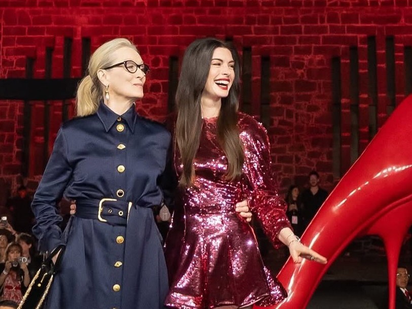 Anne Hathaway e Meryl Streep movimentam o México na première de “O Diabo Veste Prada 2”
