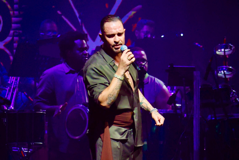 NOVO PROJETO - Diogo Nogueira recebe Alcione no palco e reúne famosos na estreia de “Infinito Samba”