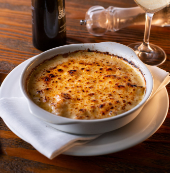 Varanda Grill dedica menu de Semana Santa ao bacalhau com versões clássicas e curadoria de vinhos