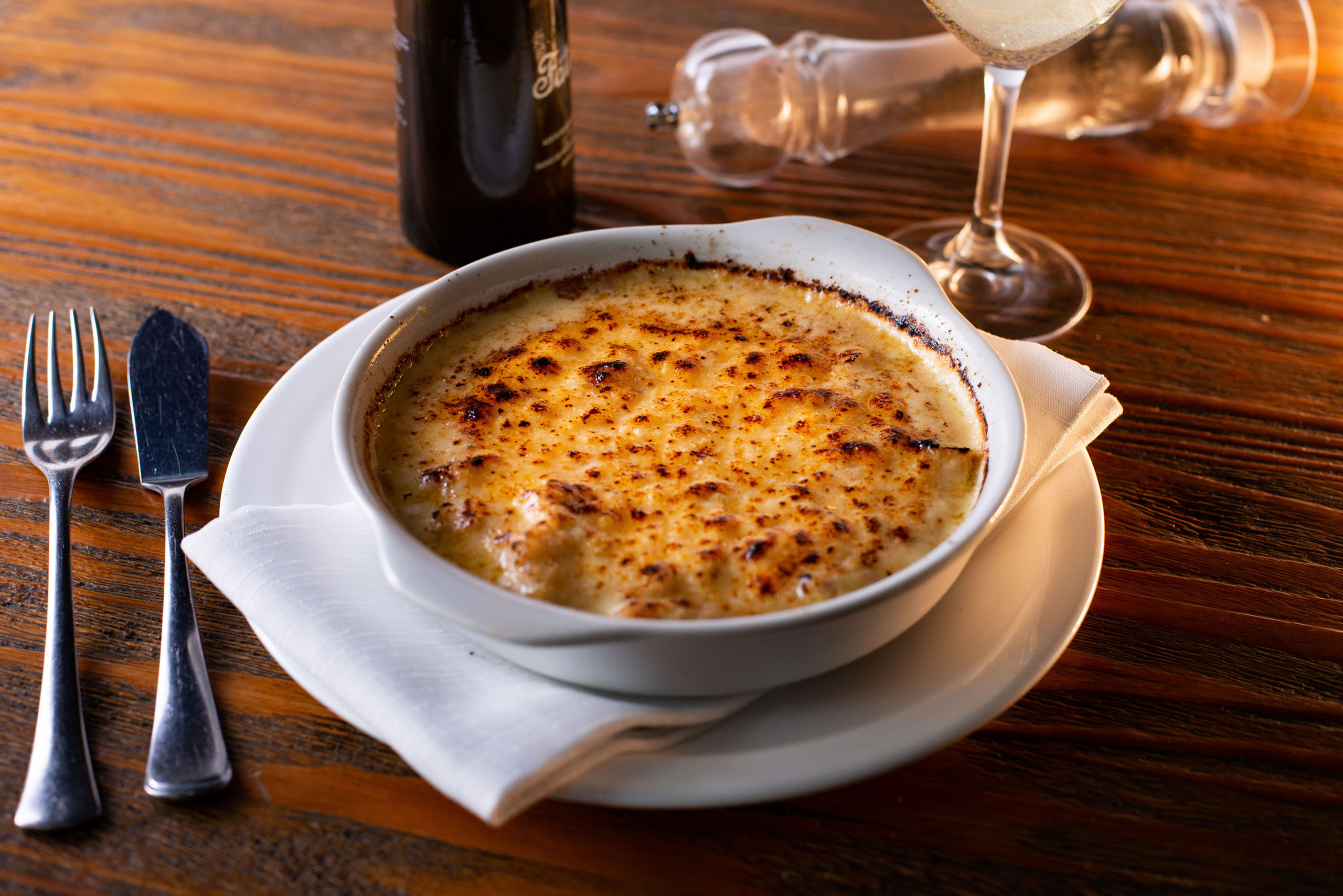 Varanda Grill dedica menu de Semana Santa ao bacalhau com versões clássicas e curadoria de vinhos