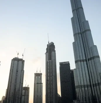 Emirados Árabes Unidos fecham espaço aéreo após ameaças de mísseis do Irã