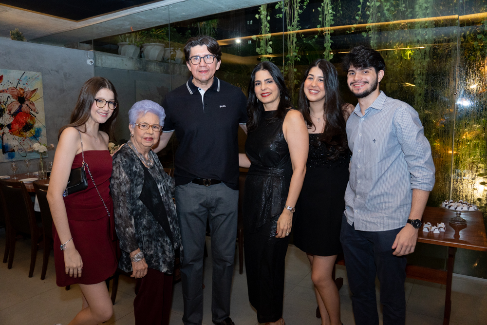 Eduarda Santana, Eneida Said, Edson, Clarissa E Clara Santana, Arthur Santana (3)