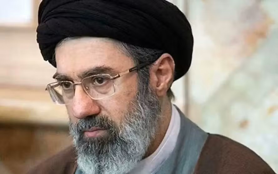 Novo líder do Irã, Mojtaba Khamenei é ferido em ataques enquanto país convoca juramento nacional de lealdade