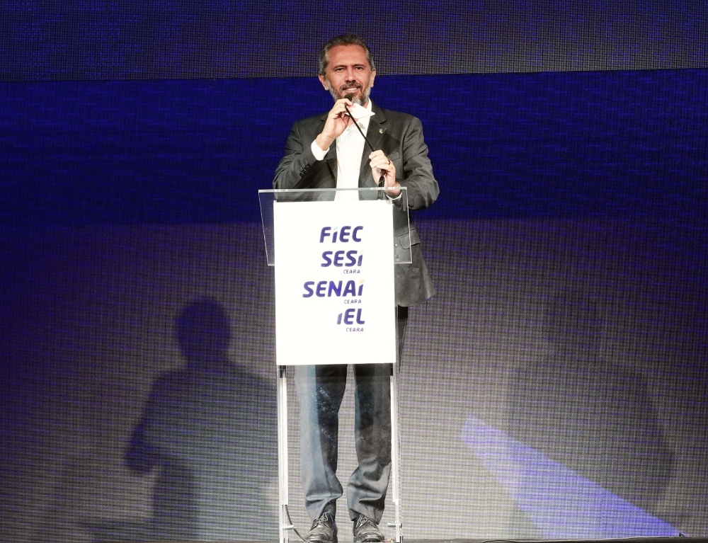 Elmano destaca expansão da indústria que, hoje, já emprega 390 mil cearenses