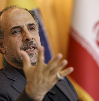 Embaixador do Irã: EUA evitam acordo e Trump se acha “rei do mundo”