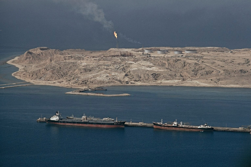 Irã ameaça afundar navios que desrespeitarem regras no Estreito de Ormuz