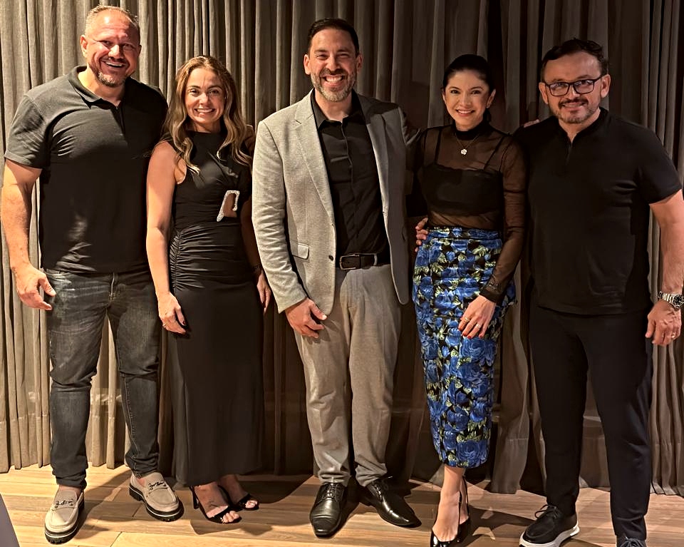 Tatianne e José Teófilo prestigiam jantar intimista de Kelly e Ezemir Guimarães