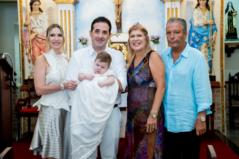 Rito Familiar - Fábia e Leonardo Carneiro celebram o batizado de Leo em manhã de bênçãos