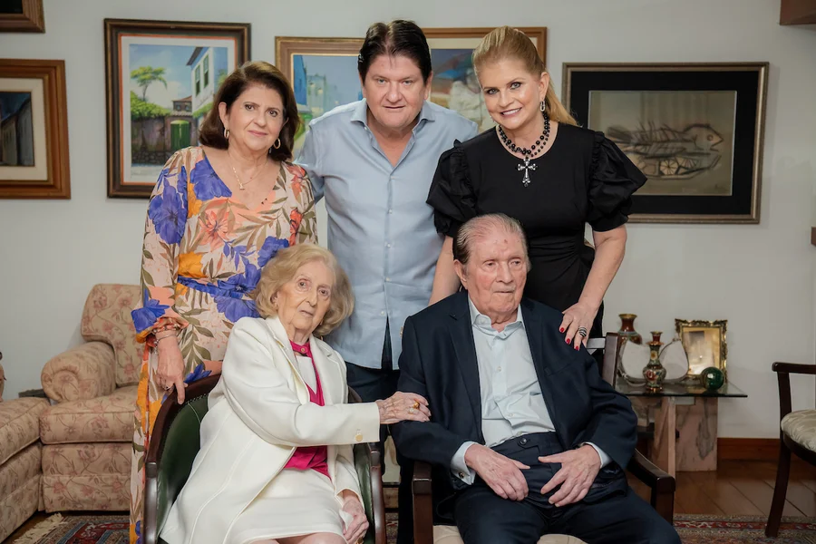 Mauro Benevides celebra 96 anos em encontro familiar marcado por afeto e tradição