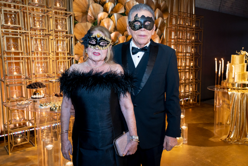 Elegant Night - Uma noite de máscaras para celebrar os 50 anos de Renata Holanda