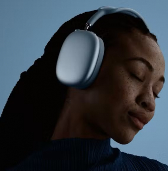 Por R$ 6.590, Apple lança AirPods Max 2 com cancelamento de ruído aprimorado e tradução ao vivo