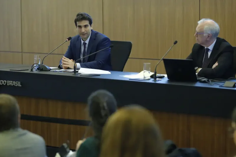 Galípolo: BC tem margem para avaliar impactos da guerra sobre o Brasil