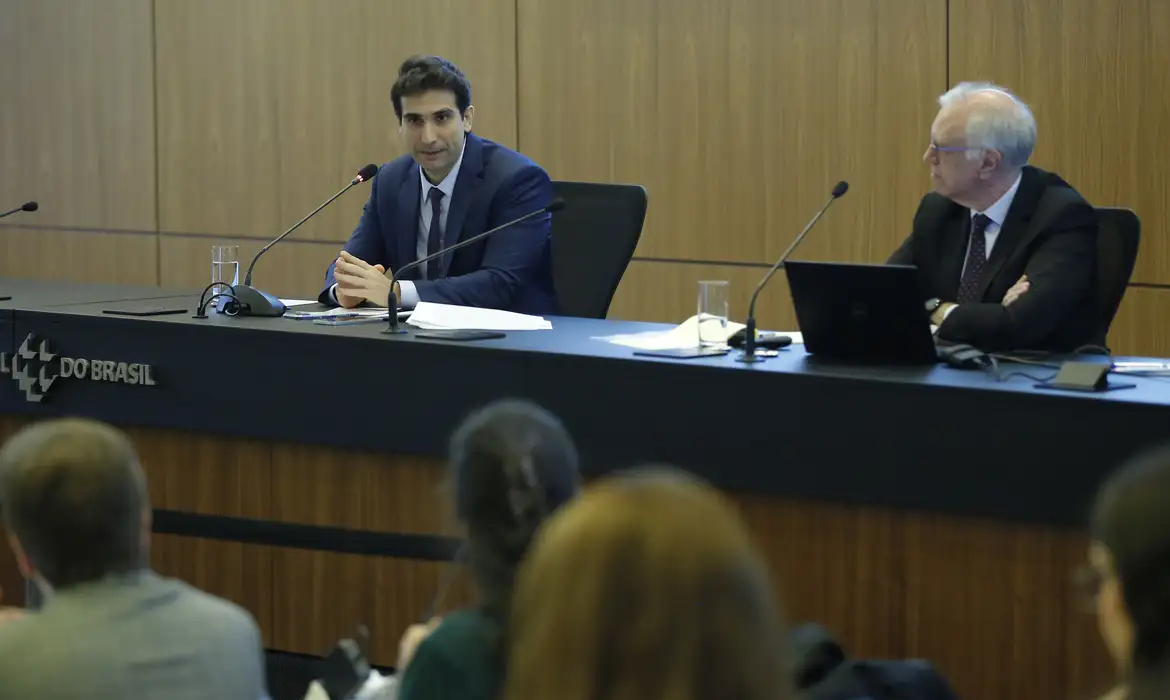 Galípolo: BC tem margem para avaliar impactos da guerra sobre o Brasil