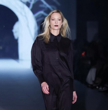 Famosos prestigiam desfile da LINI em São Paulo com coleção “Rebélia”