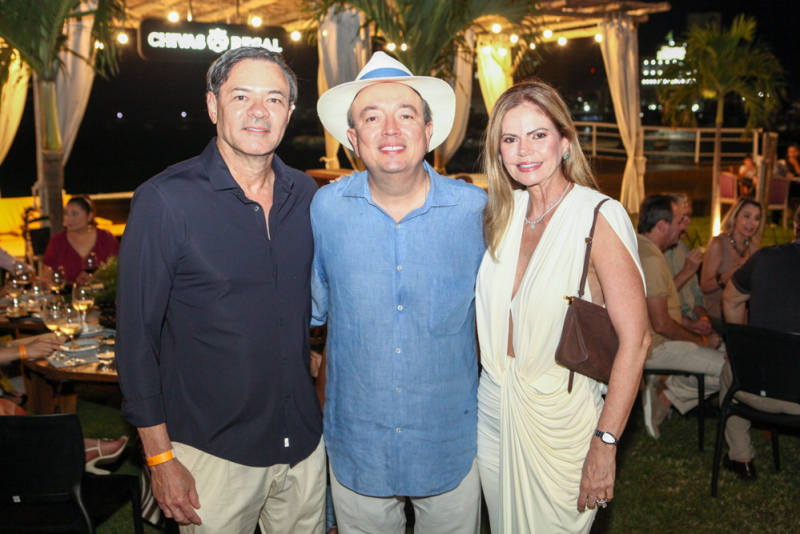 Brinde à Vida - Noite festiva marca o aniversário do médico Weiber Xavier no Iate Clube de Fortaleza