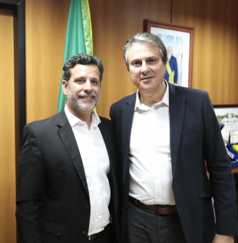 Camilo Santana deixa o Ministério da Educação e Lula anuncia Leonardo Barchini como novo titular da Pasta