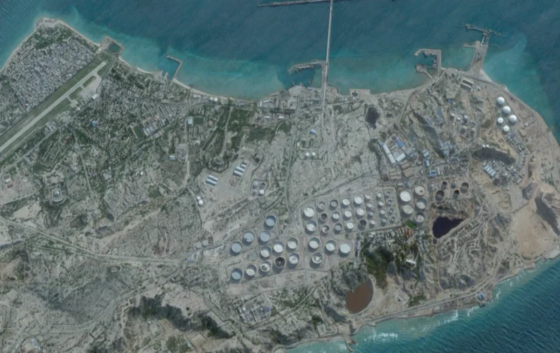 Irã ameaça retaliar após ataque dos EUA ao principal centro petrolífero do país