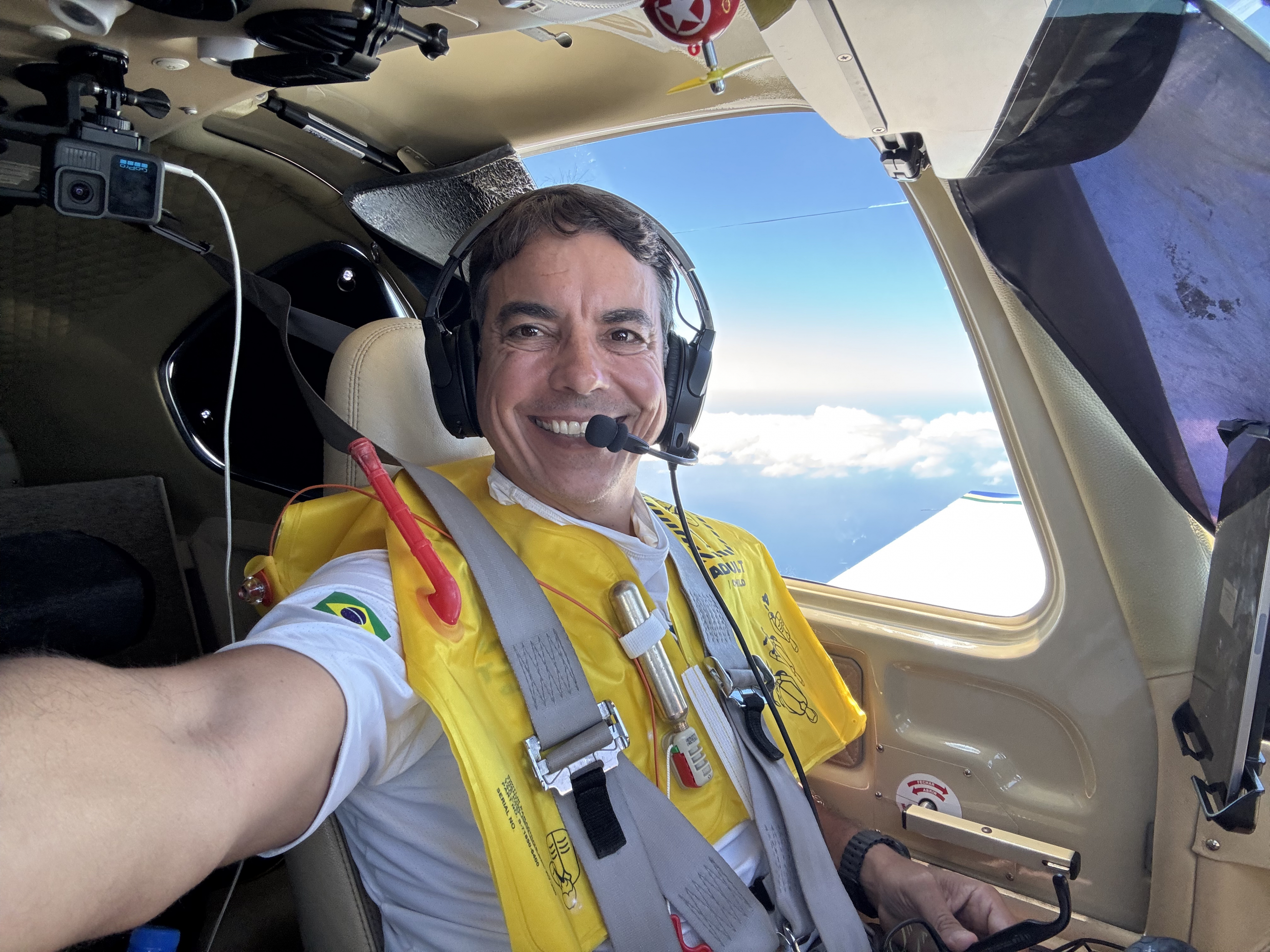 Cearense Alexandre Frota alcança milhões de visualizações durante volta ao mundo em monomotor