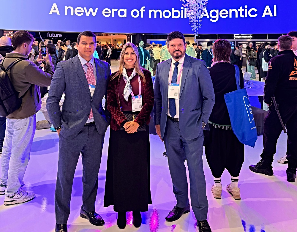 Equipe da EACE debate os rumos da educação global conectada em Barcelona