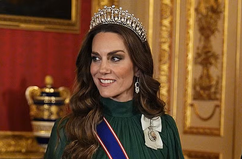 Kate Middleton ressurge com tiara icônica em banquete de Estado e reforça elegância da monarquia britânica