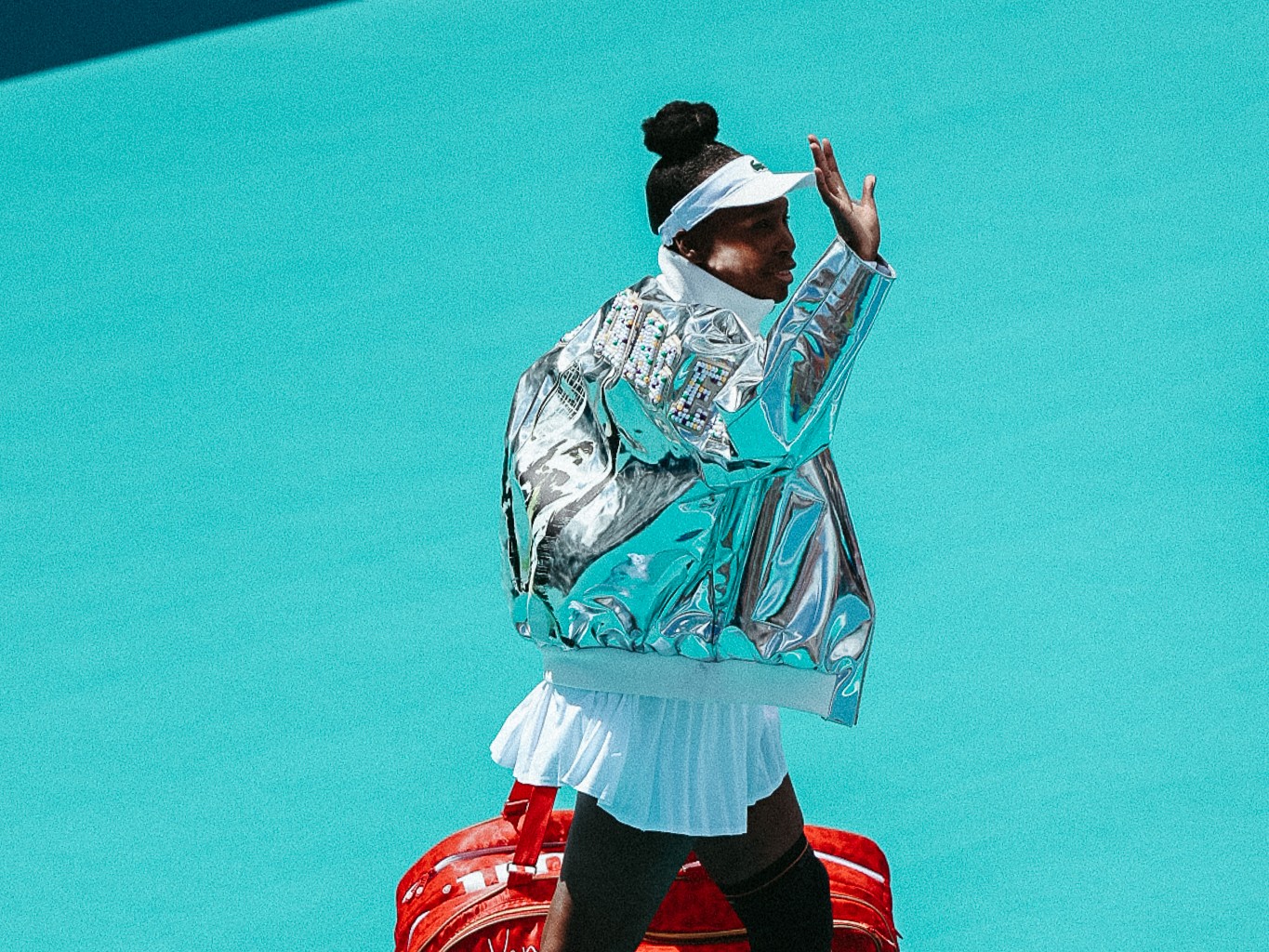 Venus Williams entra em quadra com jaqueta exclusiva da Lacoste no Miami Open 2026