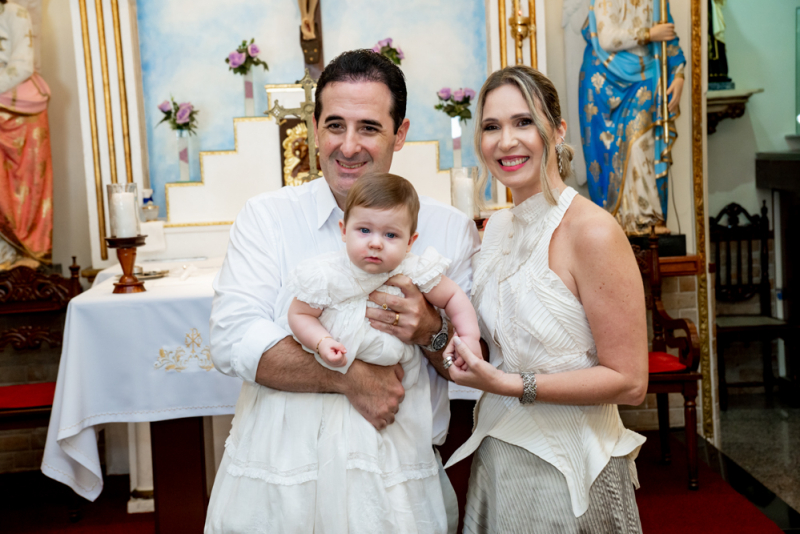 Rito Familiar - Fábia e Leonardo Carneiro celebram o batizado de Leo em manhã de bênçãos