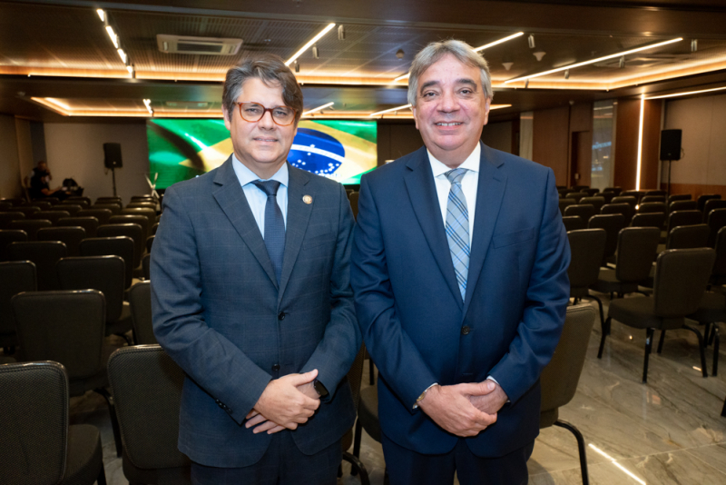 Representação empresarial - Carlos Gualter Lucena assume presidência do Sindesp-CE em solenidade no Hotel Gran Marquise