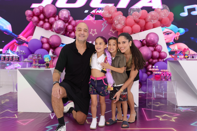 Leonardo Lessa, Julia, Joaquim E Camilla Camargo