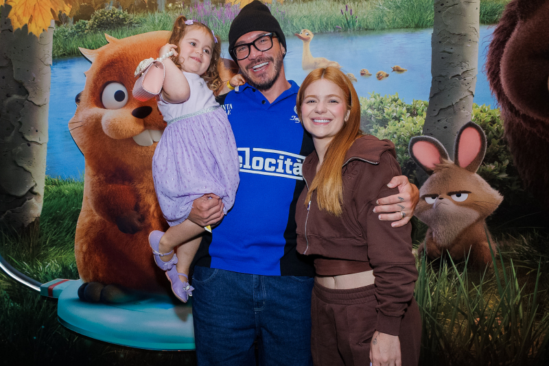 Famosos levam os filhos à pré-estreia do filme “Cara de Um, Focinho de Outro” em São Paulo