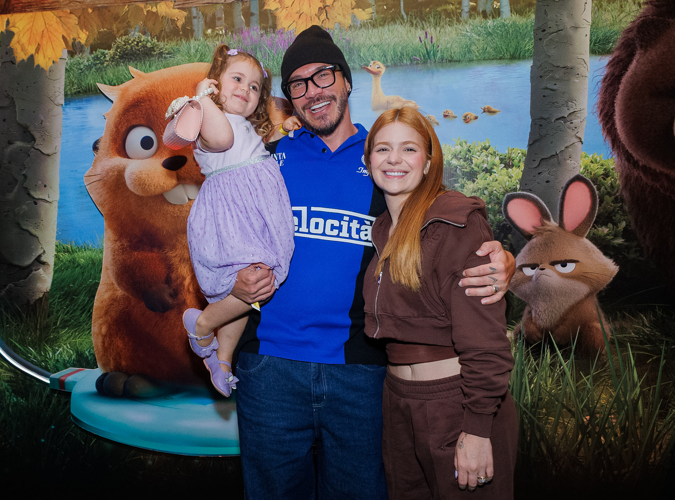 Famosos levam os filhos à pré-estreia do filme “Cara de Um, Focinho de Outro” em São Paulo