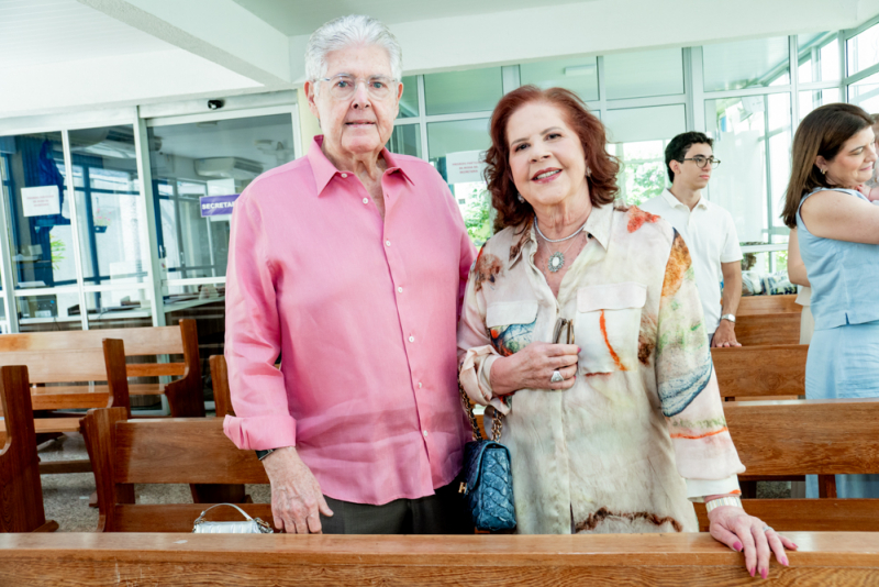 Rito Familiar - Fábia e Leonardo Carneiro celebram o batizado de Leo em manhã de bênçãos