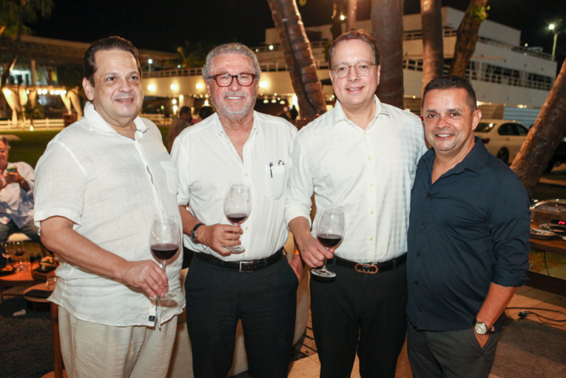 Brinde à Vida - Noite festiva marca o aniversário do médico Weiber Xavier no Iate Clube de Fortaleza