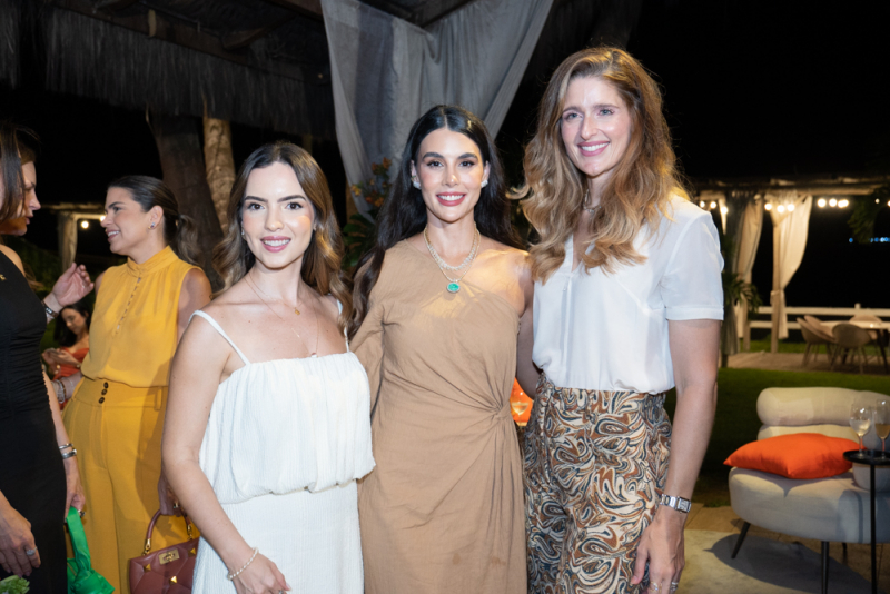 Lifestyle Premium - Camila Melo conduz noite da Extrema Land Rover no Iate Clube e apresenta a Range Rover Sport