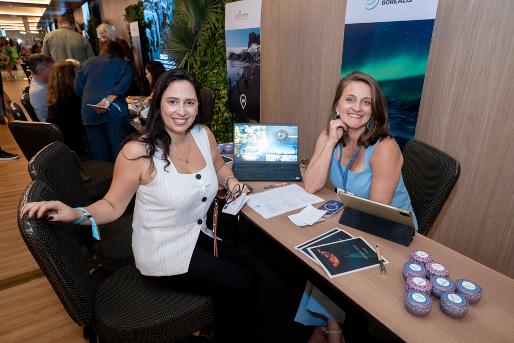Mayra Carvalho E Carolina Romano