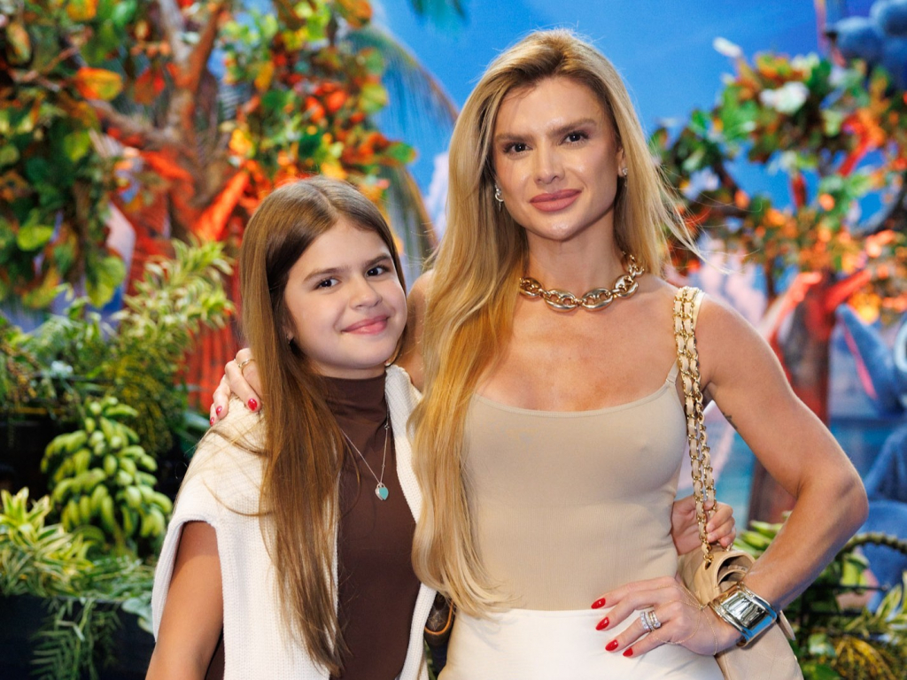 Mirella Santos E Valentina