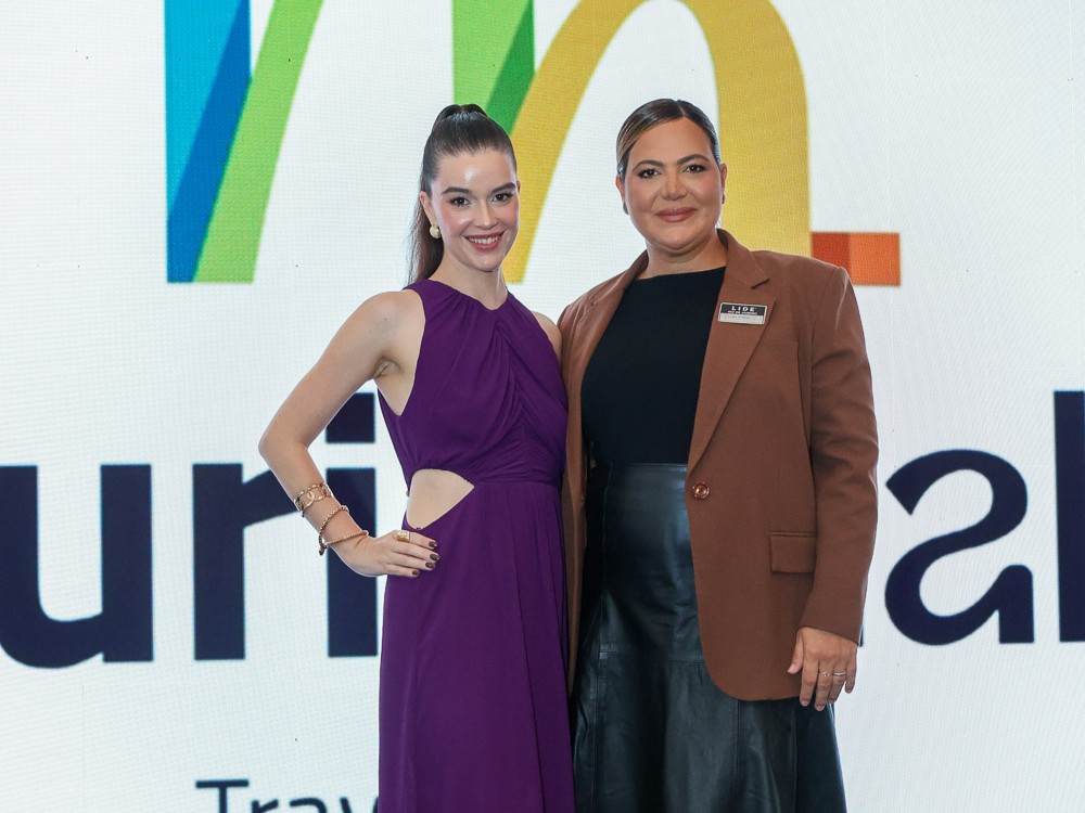 Mônica Medeiros E Carol Sampaio