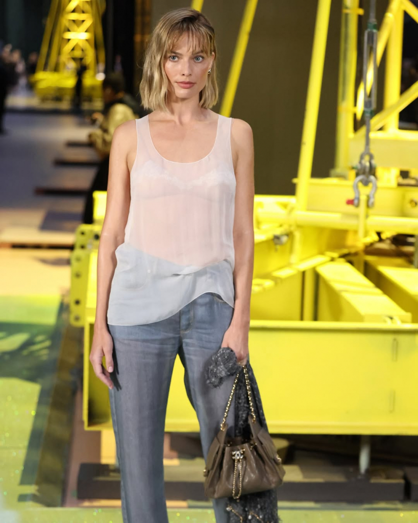 Novo Visual! #margotrobbie Apostou Em Um Novo Corte De Cabelo Para Assistir Ao Desfile De Invern Copia