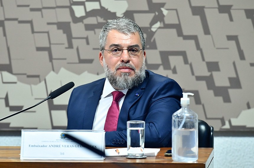 Nenhum brasileiro pediu ajuda para deixar o Irã, diz embaixador