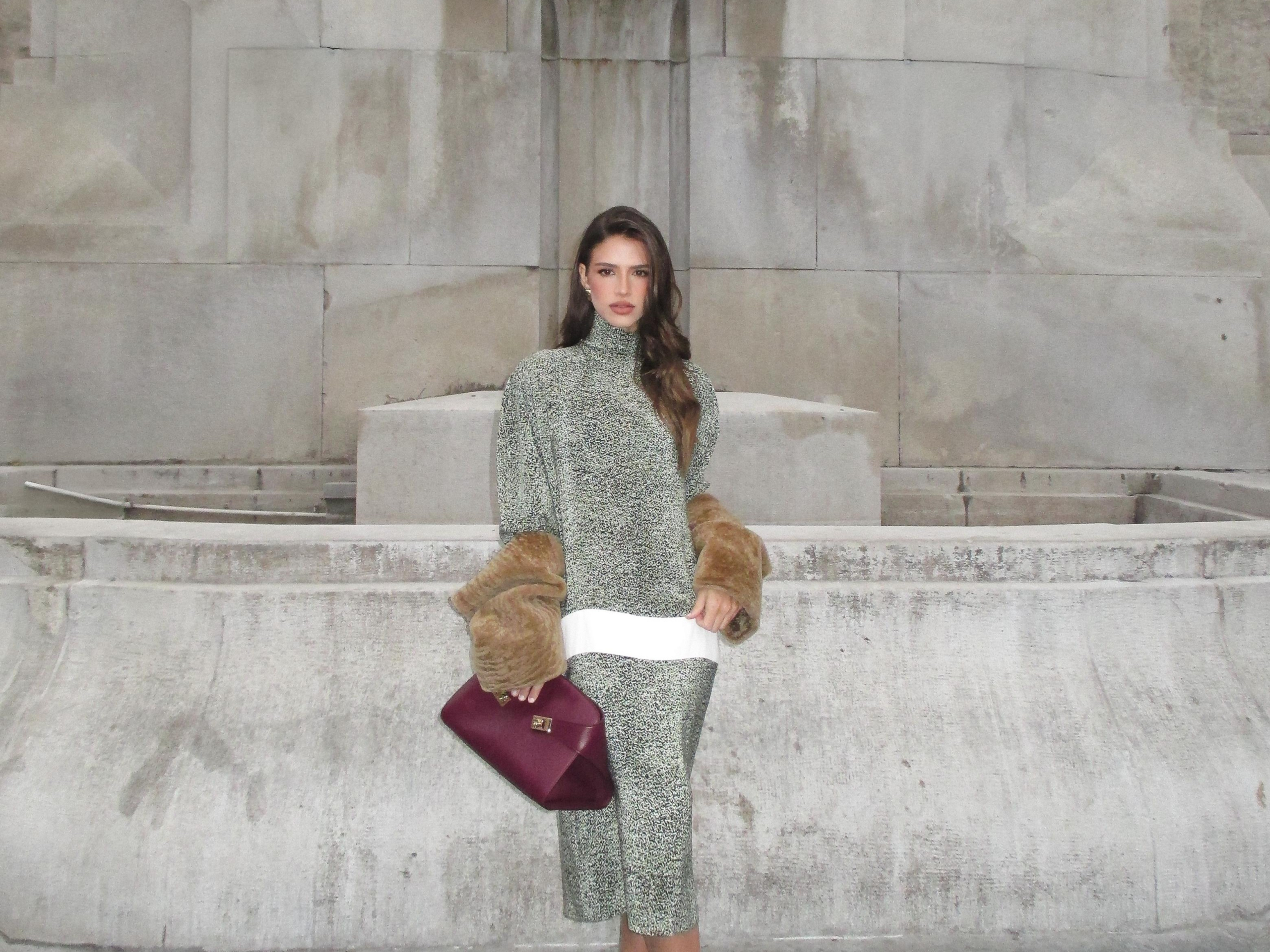 Lelê Burnier aposta em tricô texturizado no desfile da Ferragamo em Milão