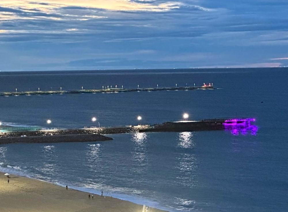 Píer Ideal ganha iluminação especial e reforça alerta sobre a importância da prevenção ao câncer do colo do útero