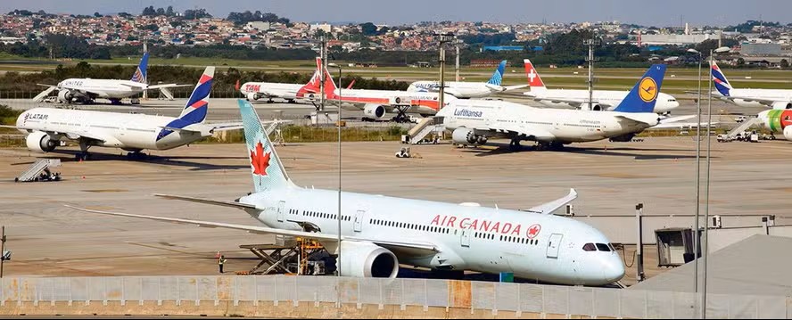 Governo estuda alívio tributário para conter alta das passagens aéreas em meio à pressão do petróleo