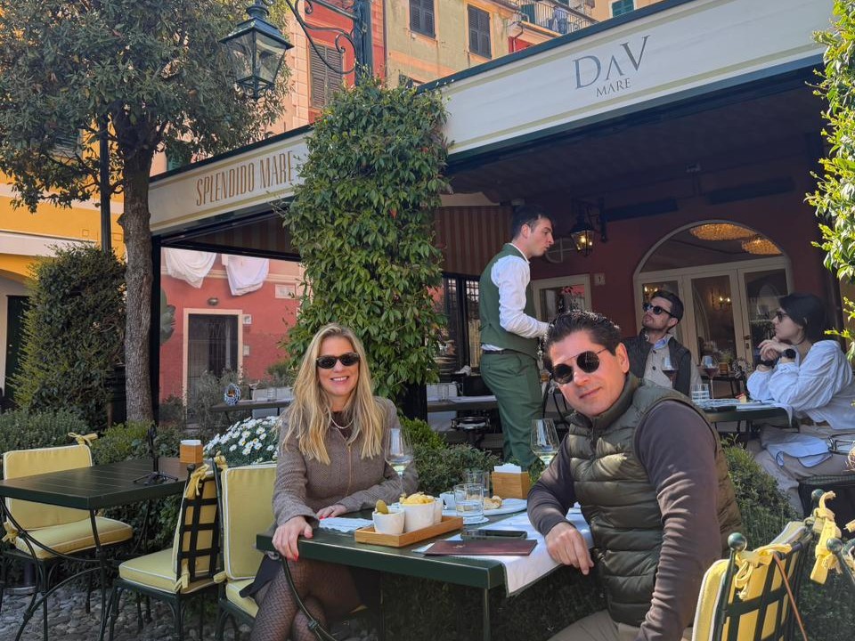 Em Portofino, Pompeu Vasconcelos e Mariana da Fonte vivem novo capítulo do roteiro europeu