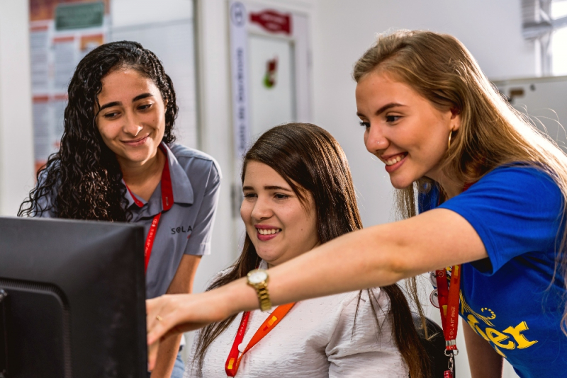 Estratégia de equidade impulsiona a presença feminina nas unidades da Solar