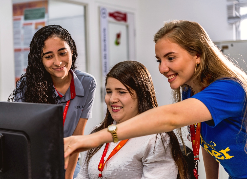 Estratégia de equidade impulsiona a presença feminina nas unidades da Solar