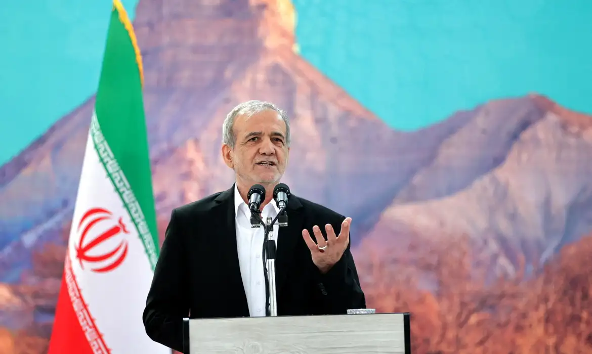 Presidente do Irã pede atuação do Brics para conter ataques e ampliar diálogo