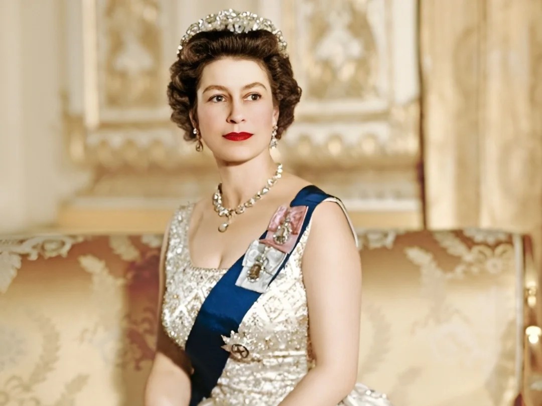 Burberry lança coleção cápsula em homenagem ao centenário de nascimento de Elizabeth II