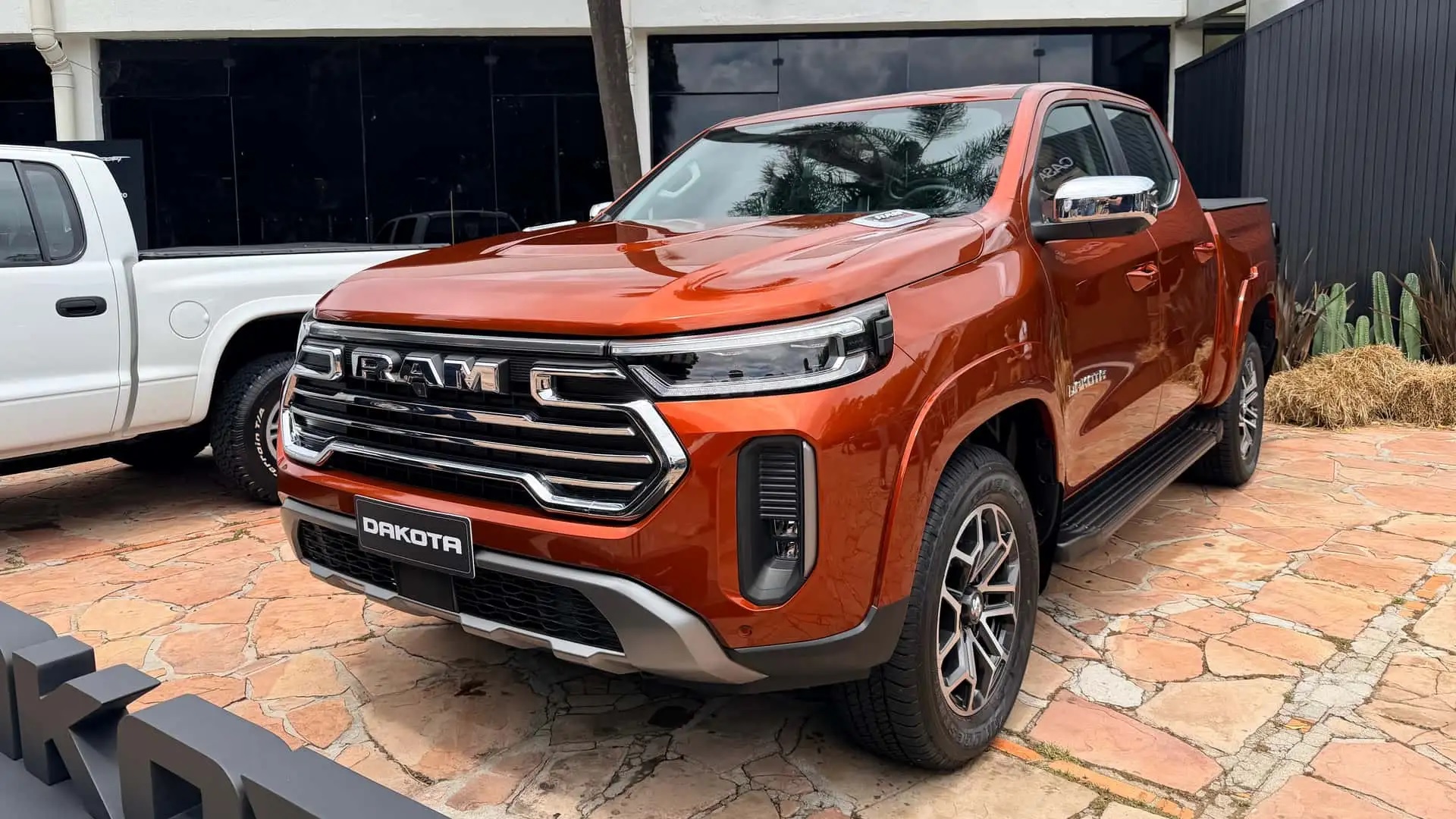 Newsedan Fortaleza promove experiência off-road com a RAM Dakota