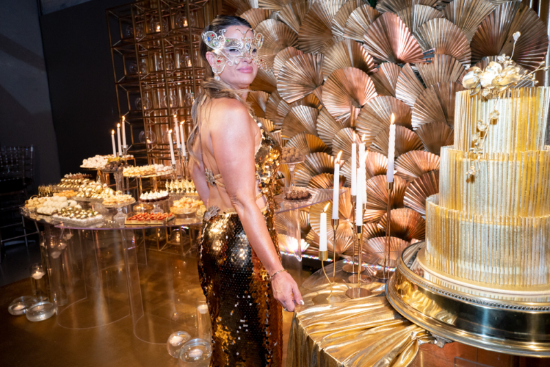 Elegant Night - Uma noite de máscaras para celebrar os 50 anos de Renata Holanda