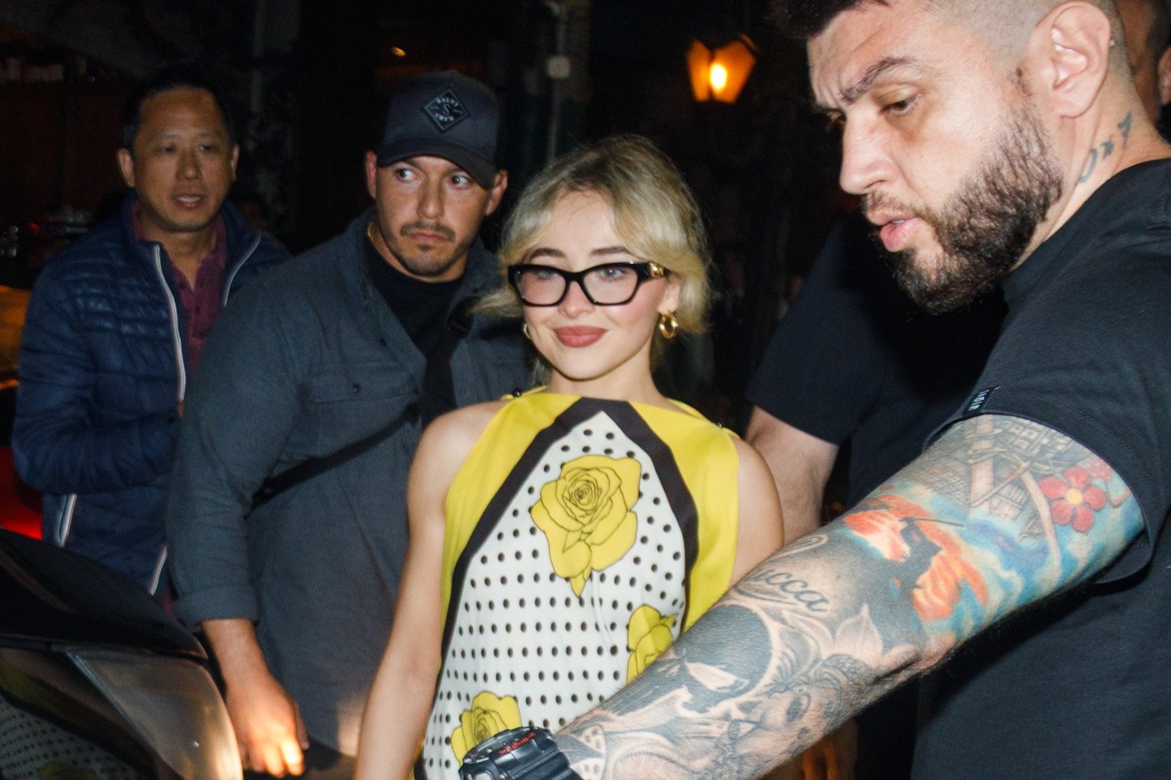 Sabrina Carpenter e Doechii movimentam a noite paulistana antes do Lollapalooza